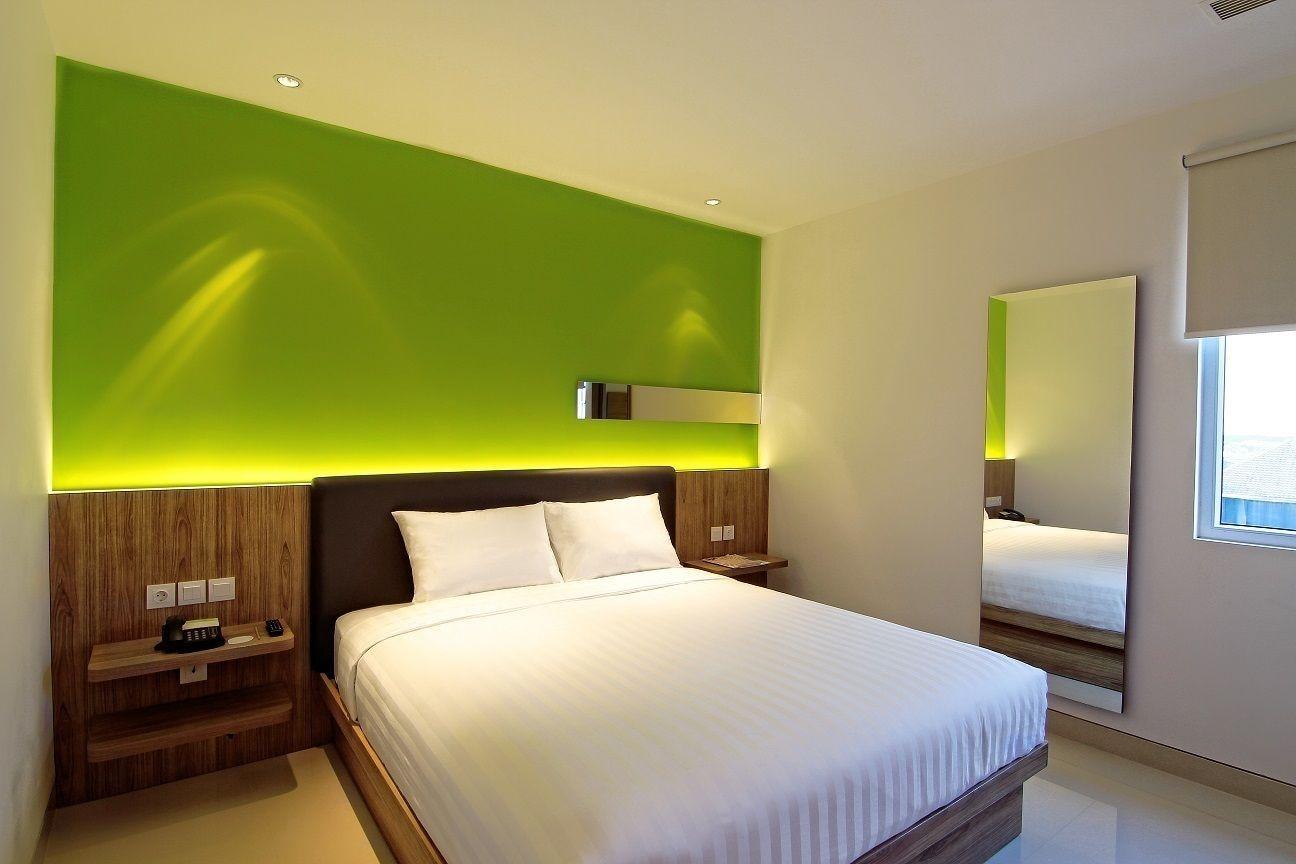 Zoom Smart Hotel Jemursari Surabaya Exterior photo