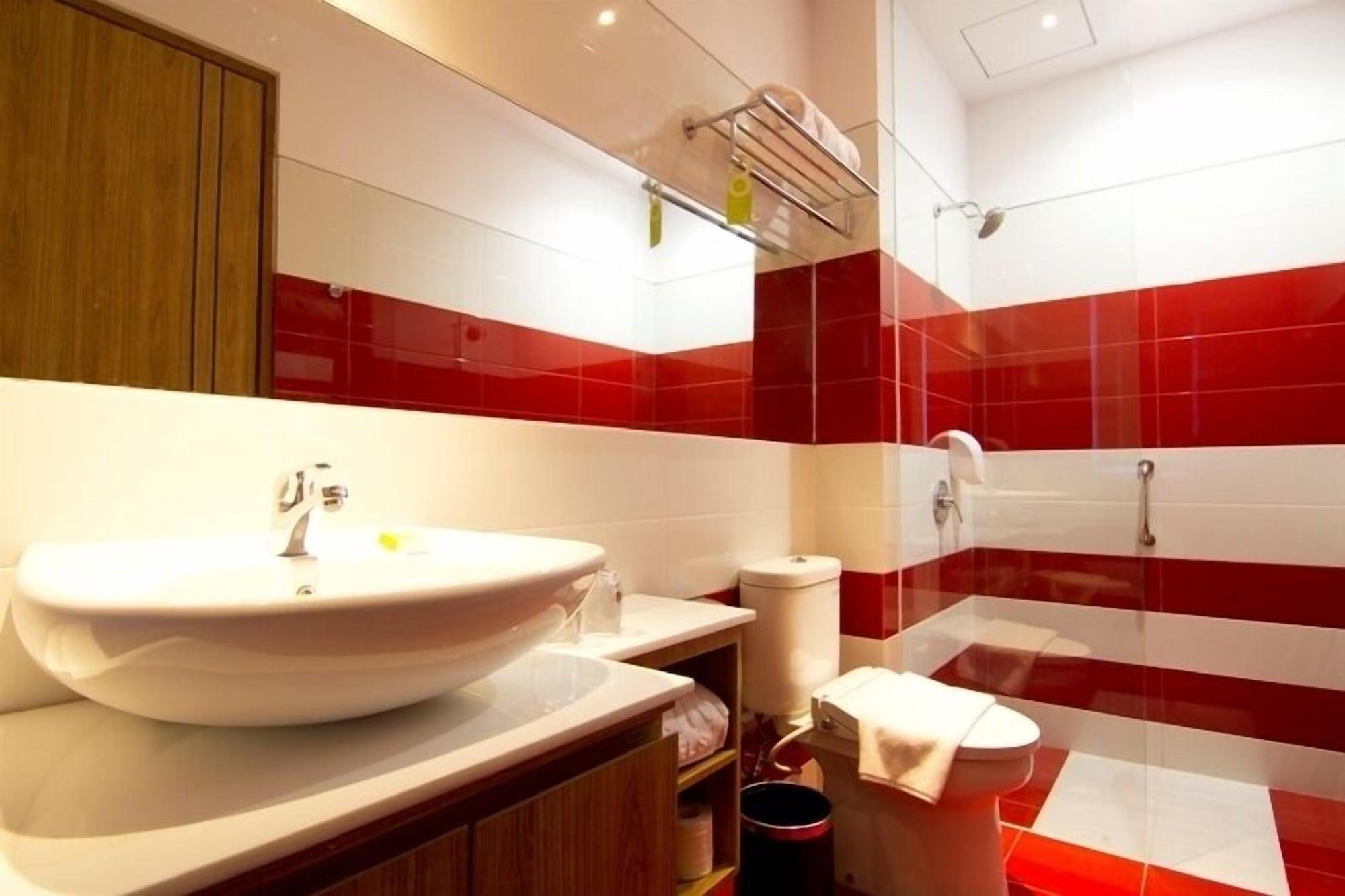 Zoom Smart Hotel Jemursari Surabaya Exterior photo